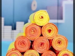 کیسه زباله های بازیافت شده دوستانه با محیط زیست ساخته شده از پلاستیک بازیافت شده با بسته بندی با رشته کششی